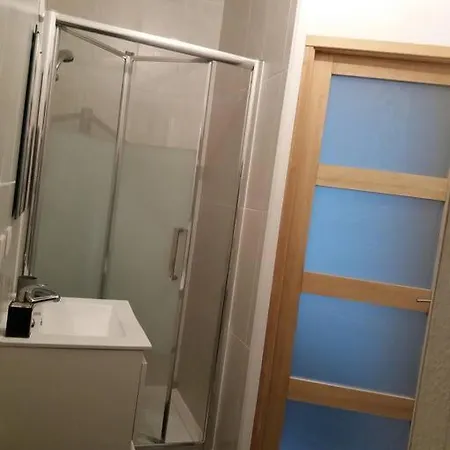 Studio Entre Port/plage A 100 M -classe 2 Etoiles * لي سابلِ دولونْ